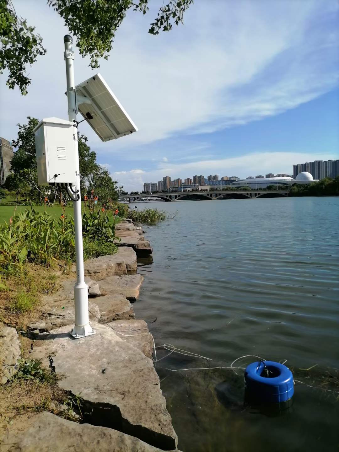 立桿+浮筒.jpg 立桿+浮筒.jpg