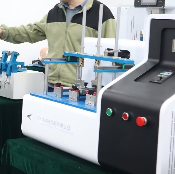 膠管耐磨測試儀：浙江xx公司來訪上海誠衛(wèi)參觀考察儀器