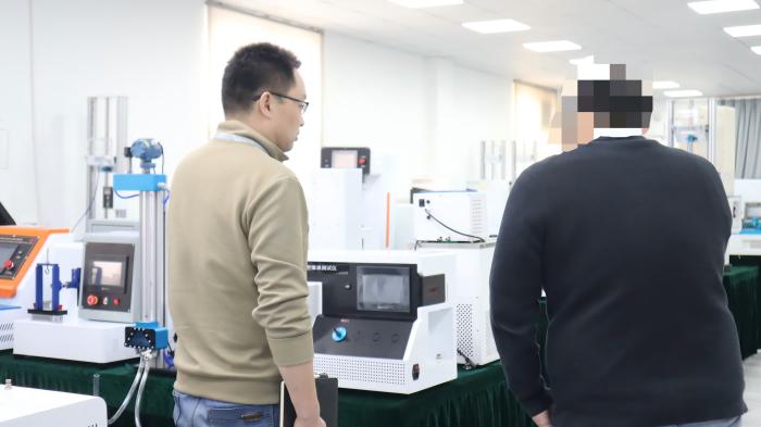 45e5f79828646d538d2d681953b5adf.jpg 湿度测试工装与主动式模拟肺系统:XX公司赴上海程斯进行技术交流